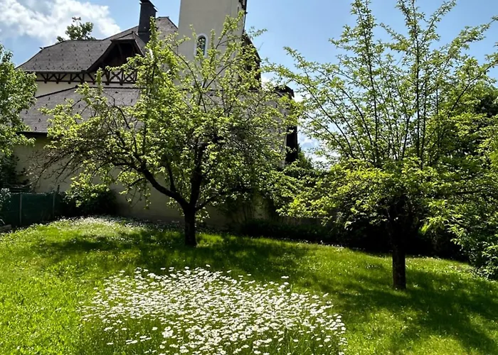 Pauline Neu Renoviert Spielberg *